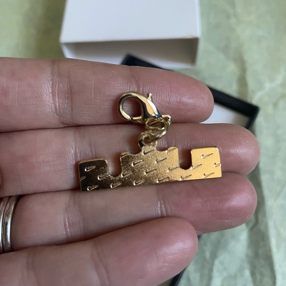 NIB LeBron Air Force 1 Nike Gold Tone Keychain - Picture 5 of 11